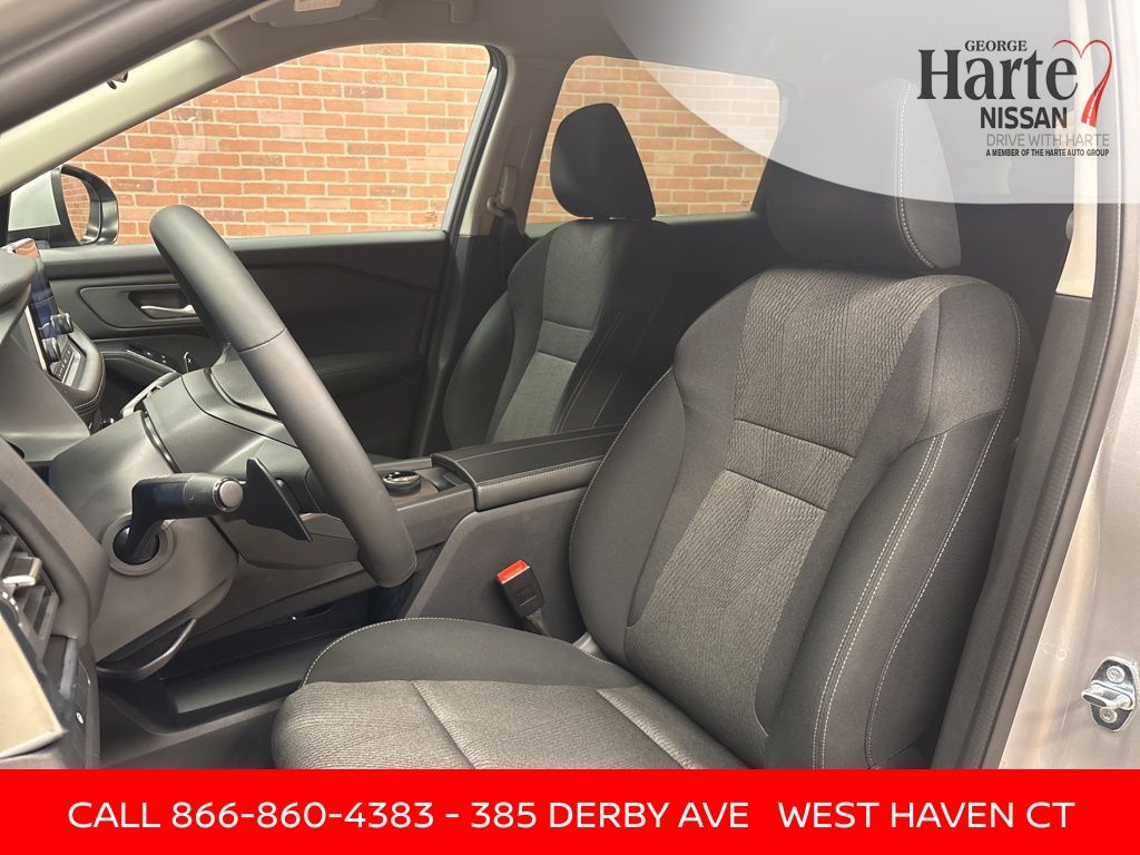 2025 Nissan Rogue SV photo 4