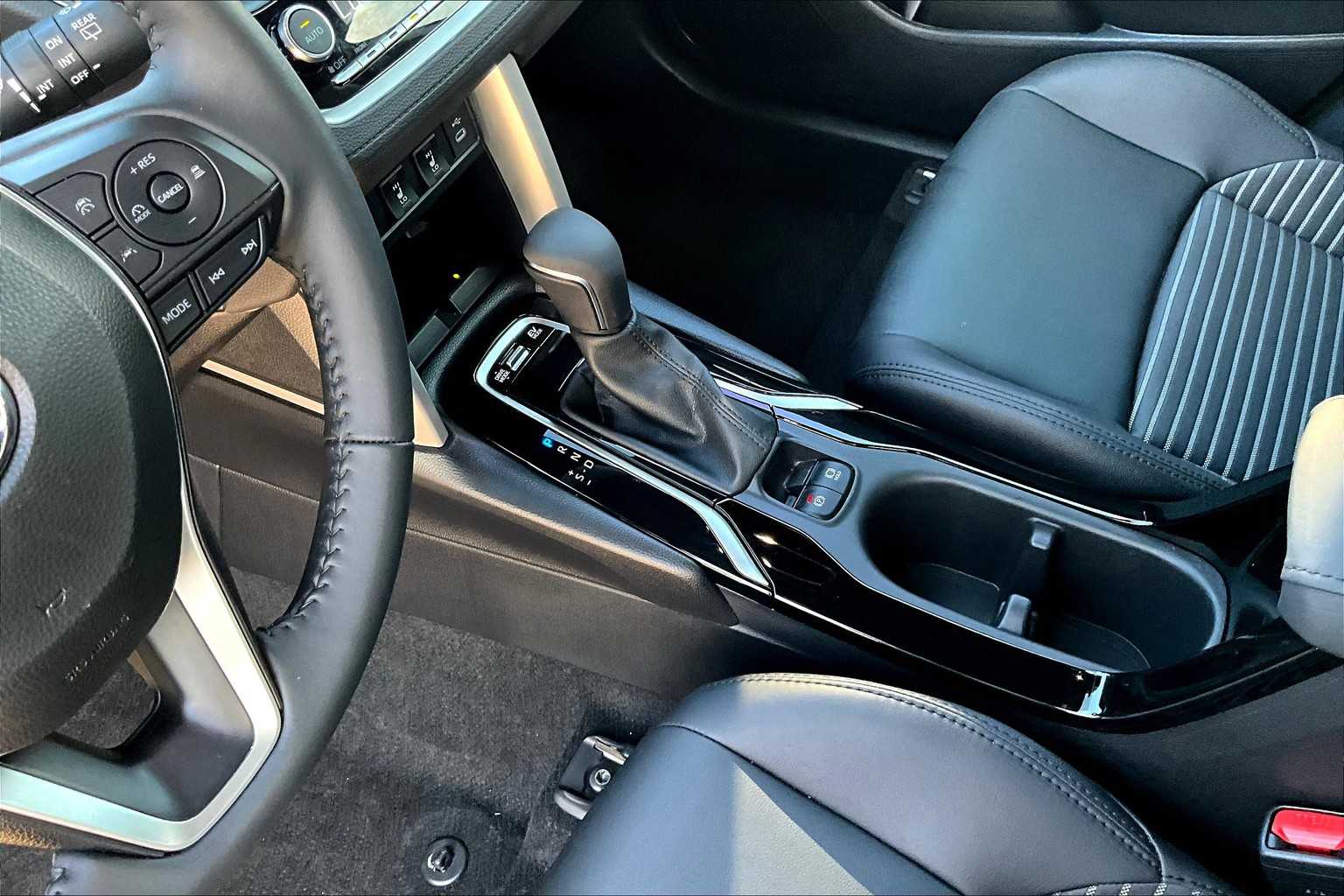 2024 Toyota Corolla Cross Hybrid XSE photo 16