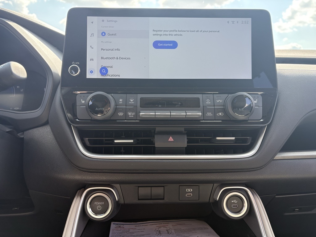 2025 Toyota Highlander Hybrid XLE photo 3