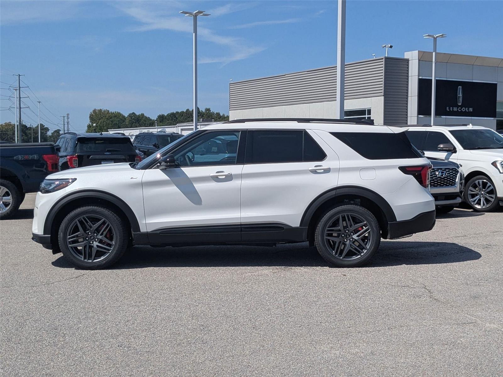 2025 Ford Explorer ST-Line photo 3