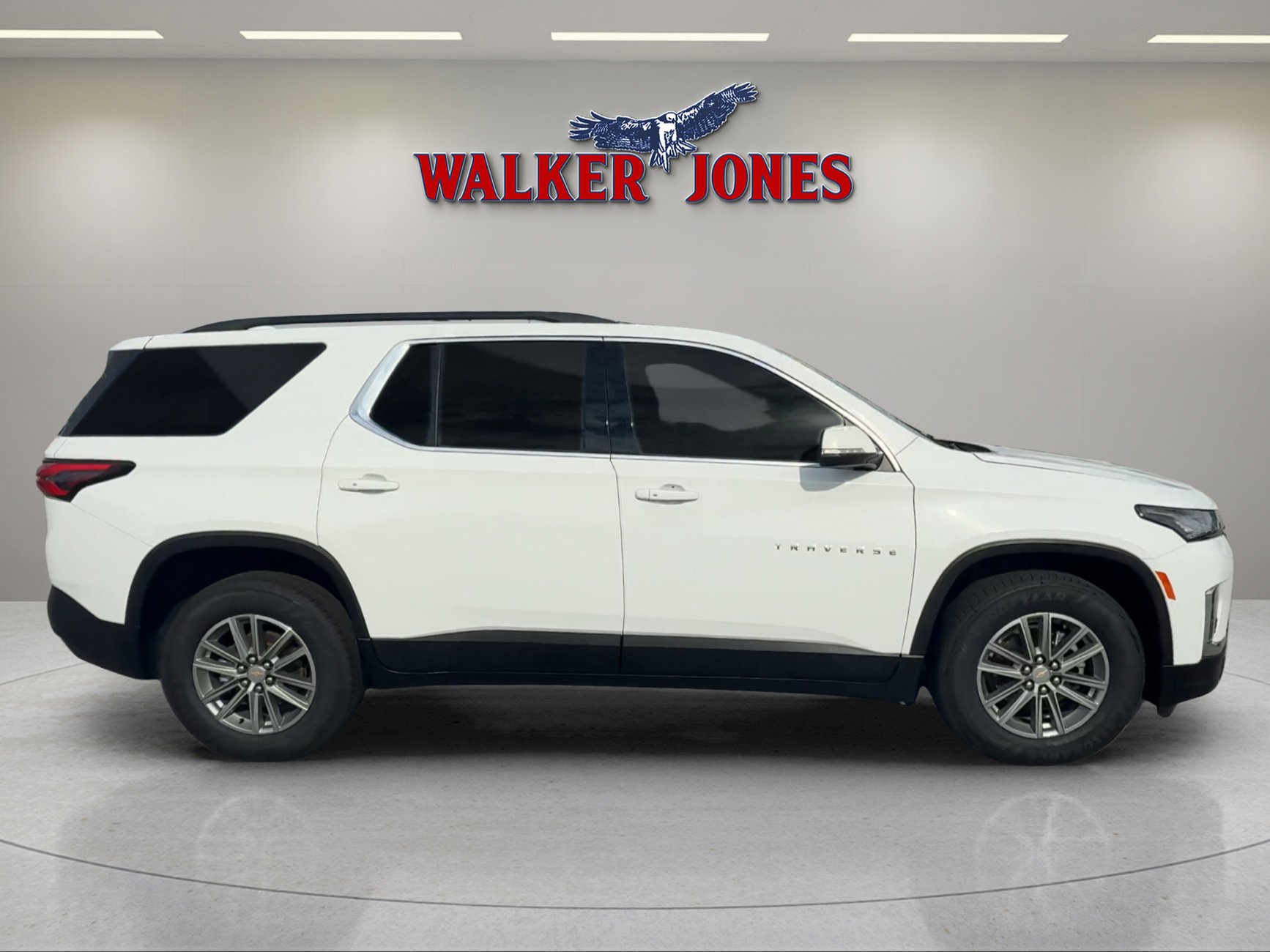 2023 Chevrolet Traverse Cloth photo 2