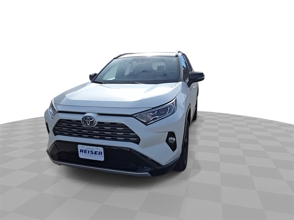 2020 Toyota RAV4 Hybrid XSE photo 2