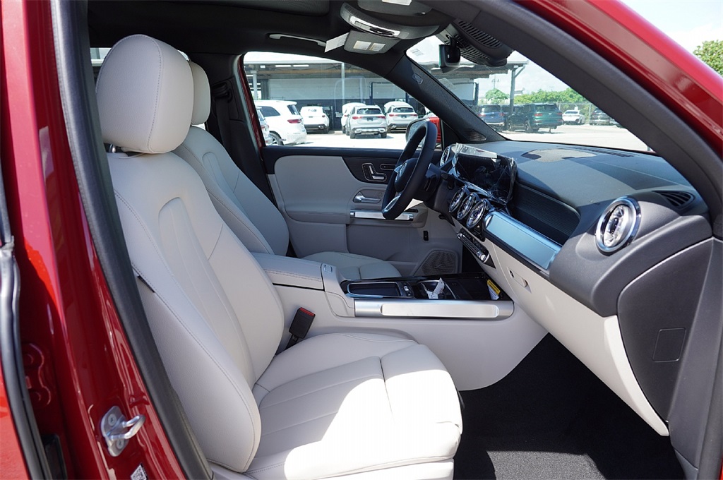 2026 Mercedes Benz GLB 250 photo 12