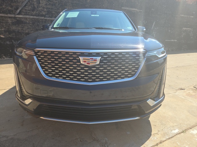 2025 Cadillac XT6 Premium Luxury photo 2