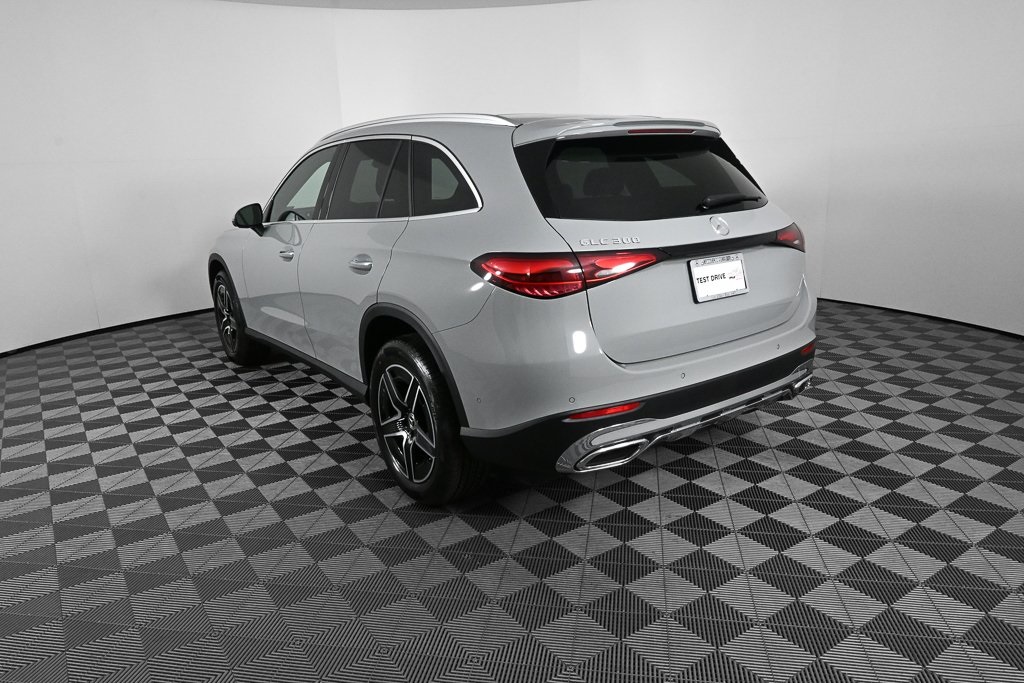 2026 Mercedes Benz GLC 300 photo 4