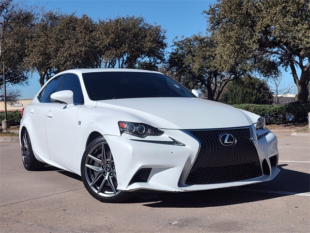 2016 Lexus IS 350's photo