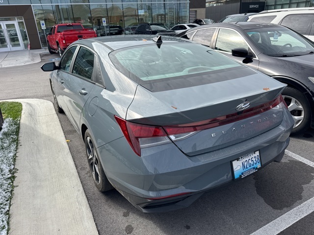 2023 Hyundai Elantra SEL photo 3