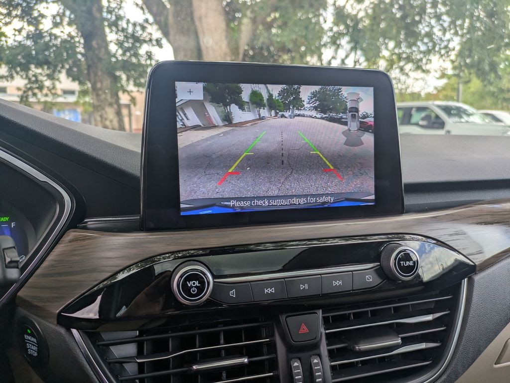 2020 Ford Escape Titanium Hybrid photo 19