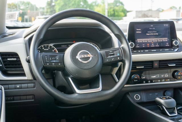 2022 Nissan Rogue SV photo 7