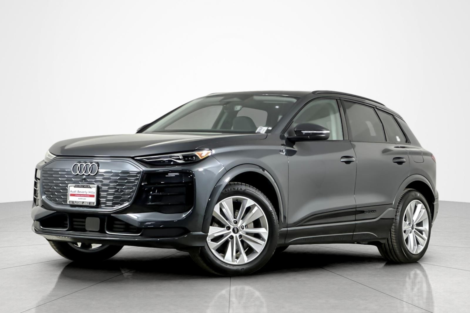 2025 Audi Q6 e-tron Premium's photo