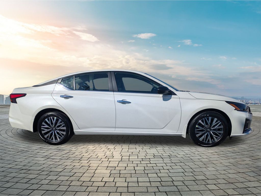 2025 Nissan Altima SV photo 2