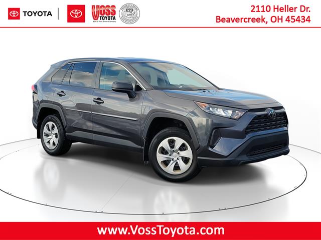 2022 Toyota RAV4 LE's photo