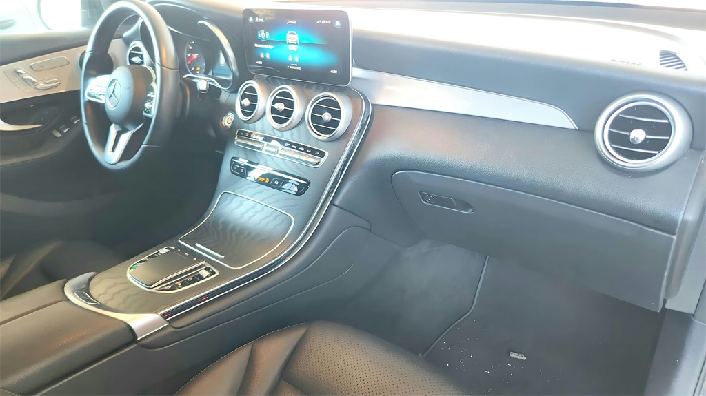 2021 Mercedes Benz GLC 300 photo 19