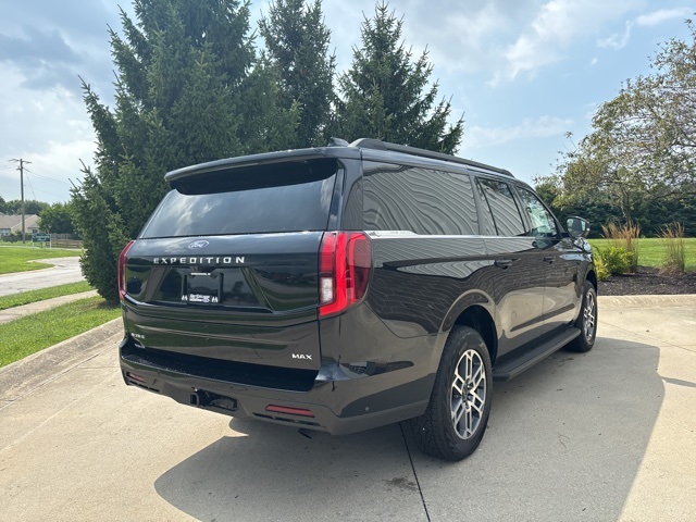 2025 Ford Expedition MAX photo 5