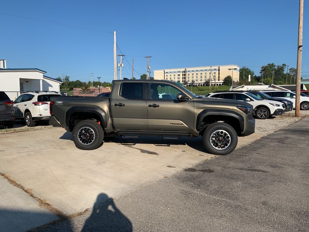 2025 Toyota Tacoma TRD Off-Road 4x4 Double Cab photo 2