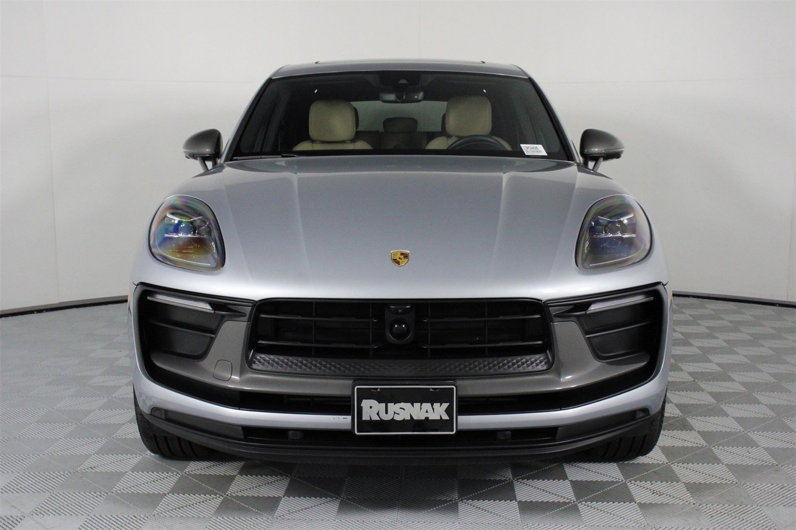 2025 Porsche Macan T photo 10