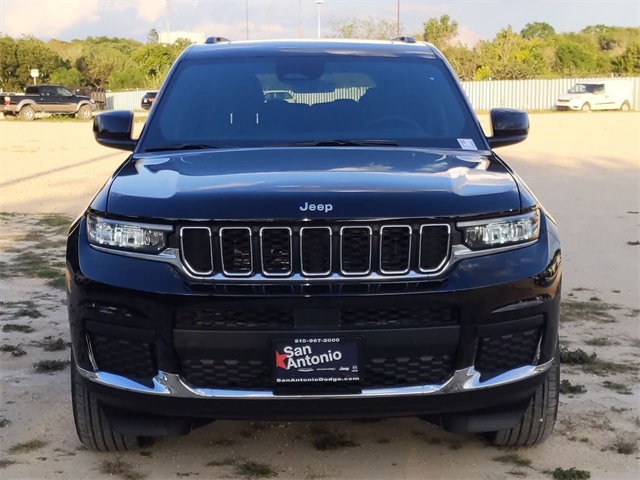 2025 Jeep Grand Cherokee Laredo photo 2