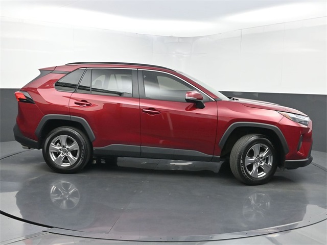 2022 Toyota RAV4 XLE photo 2