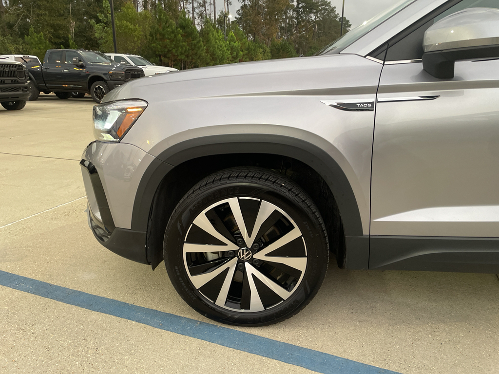2024 Volkswagen Taos SE photo 4