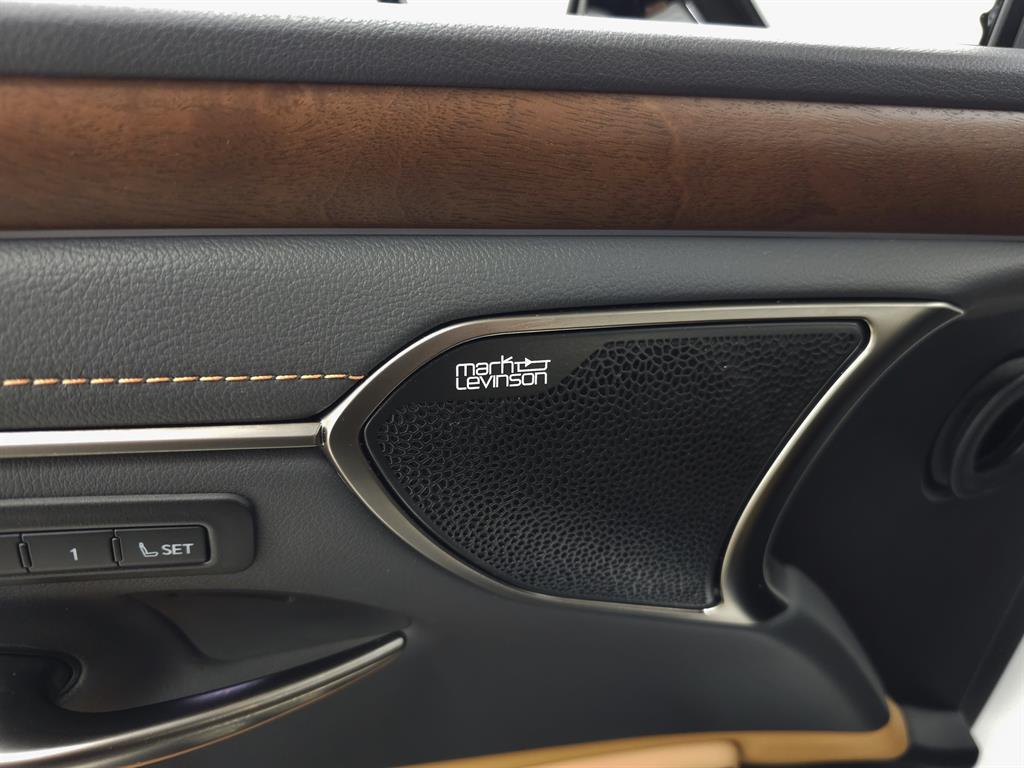 2025 Lexus ES Luxury photo 14