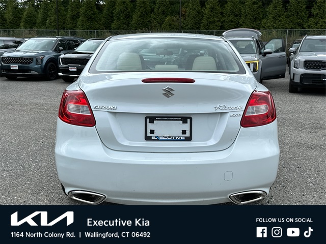 2013 Suzuki Kizashi photo 2