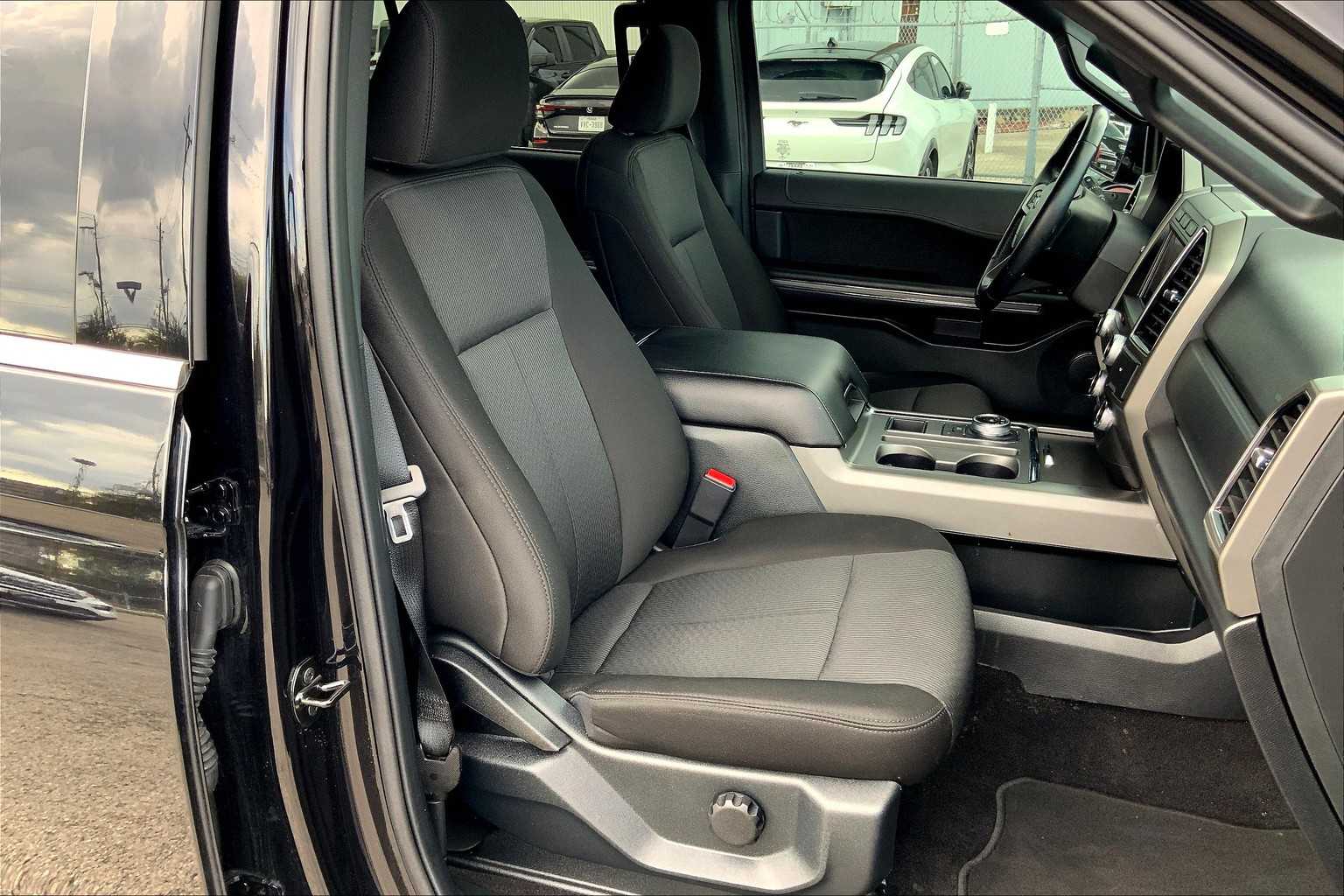 2021 Ford Expedition XLT photo 8
