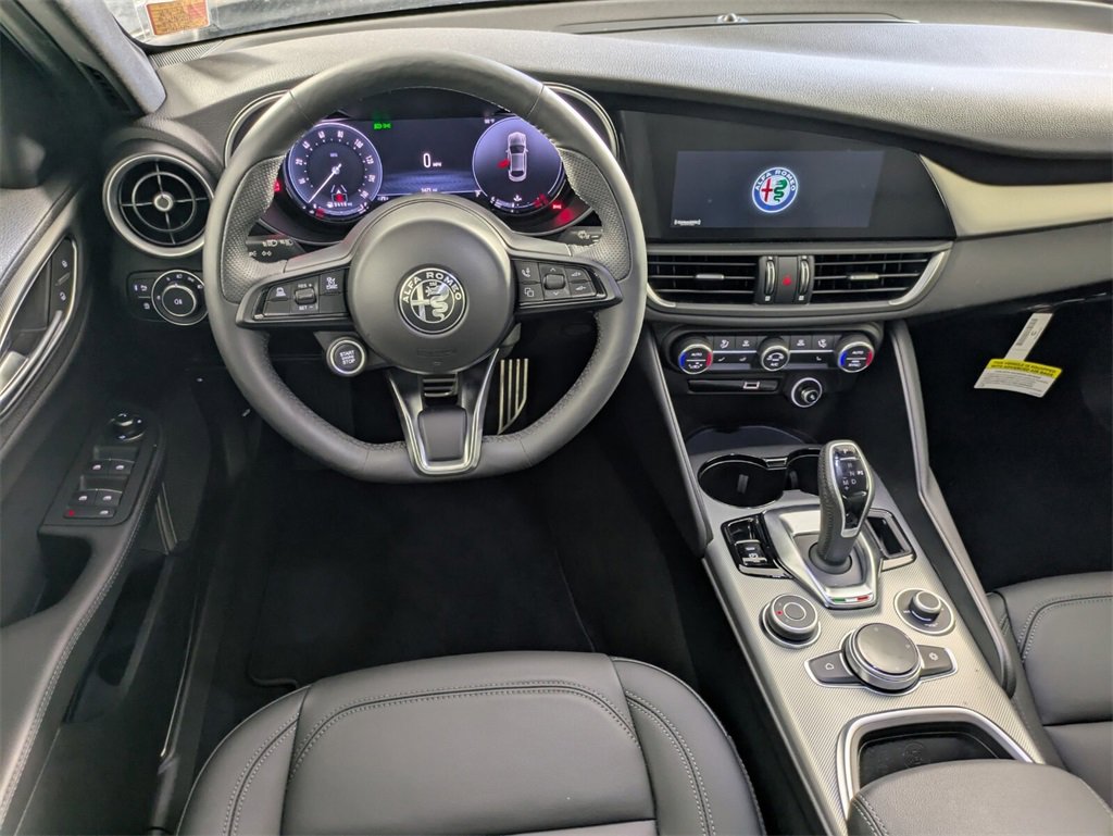 2025 Alfa Romeo Giulia Base photo 12