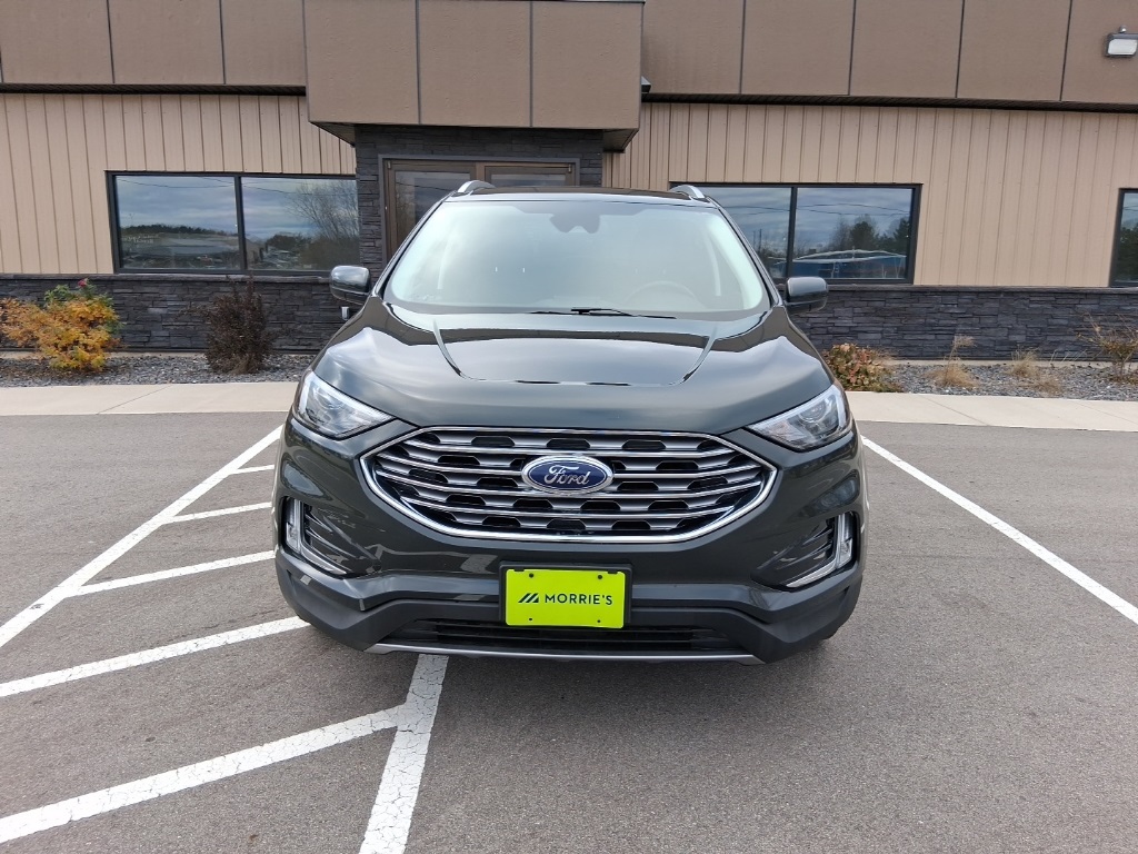 2022 Ford Edge SEL photo 2
