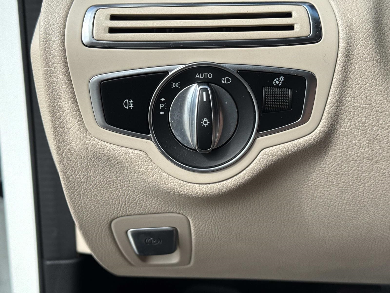 2021 Mercedes Benz C 300 photo 17