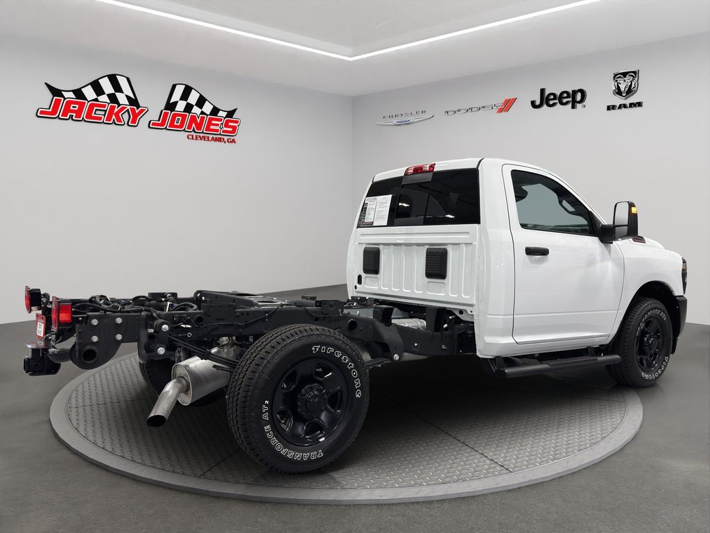 2025 Ram 3500 Tradesman photo 4