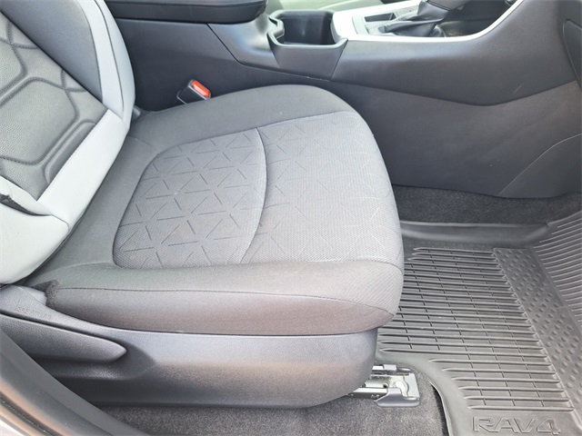 2022 Toyota RAV4 XLE photo 22