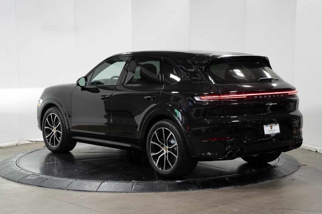 2024 Porsche Cayenne photo 2