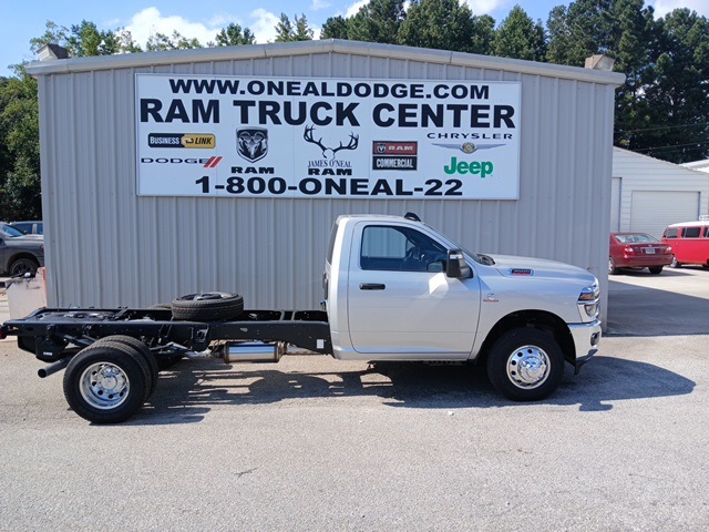 2026 Ram 3500 Tradesman photo 2