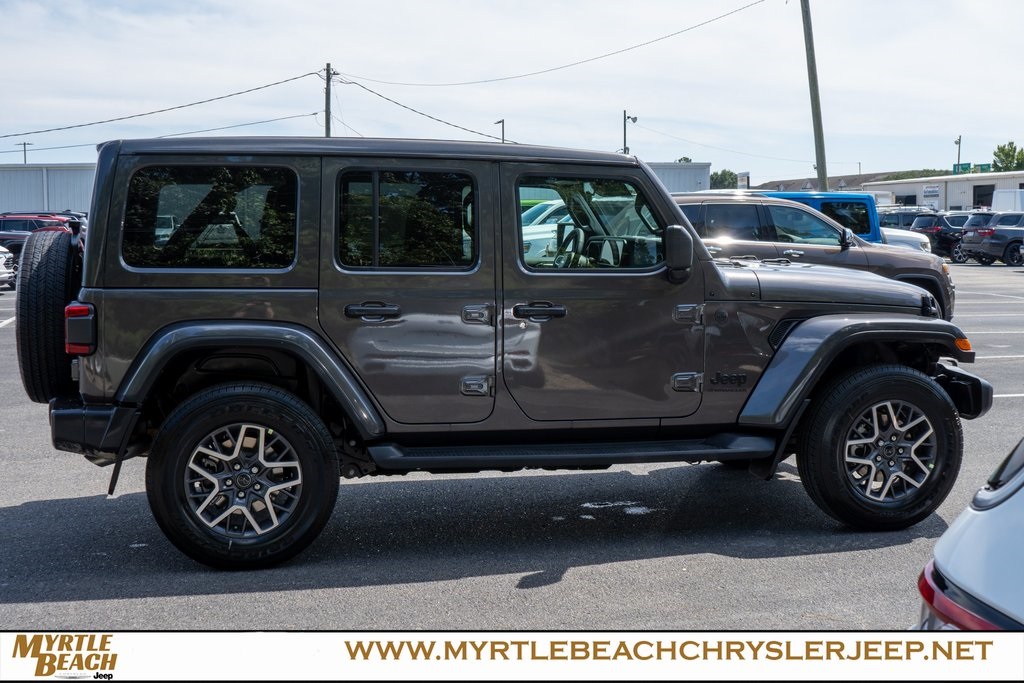 2025 Jeep Wrangler Sahara photo 7