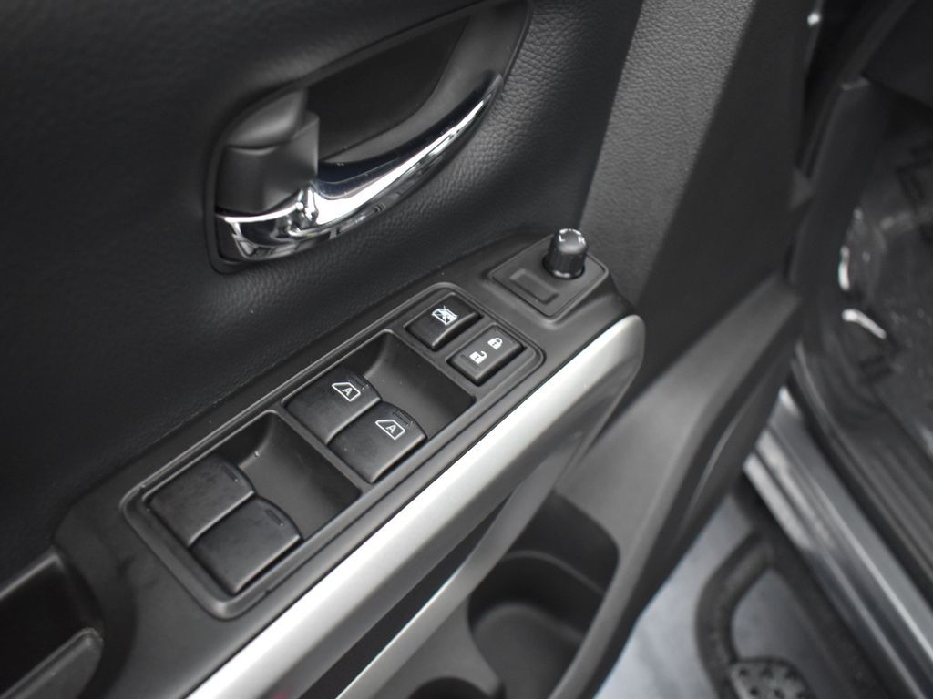 2024 Nissan Titan SV photo 4