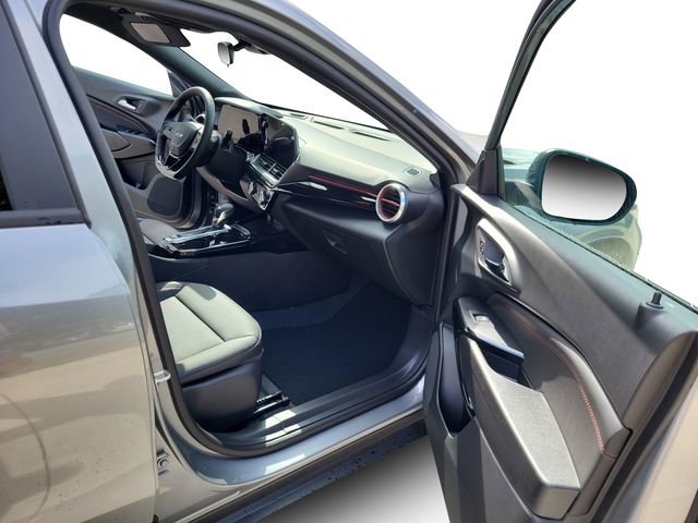 2025 Chevrolet Trax RS photo 26