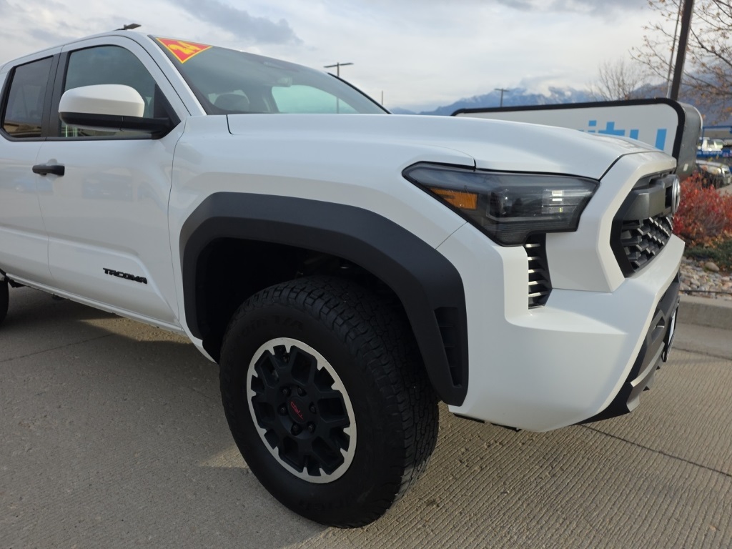 2024 Toyota Tacoma TRD Off-Road photo 2