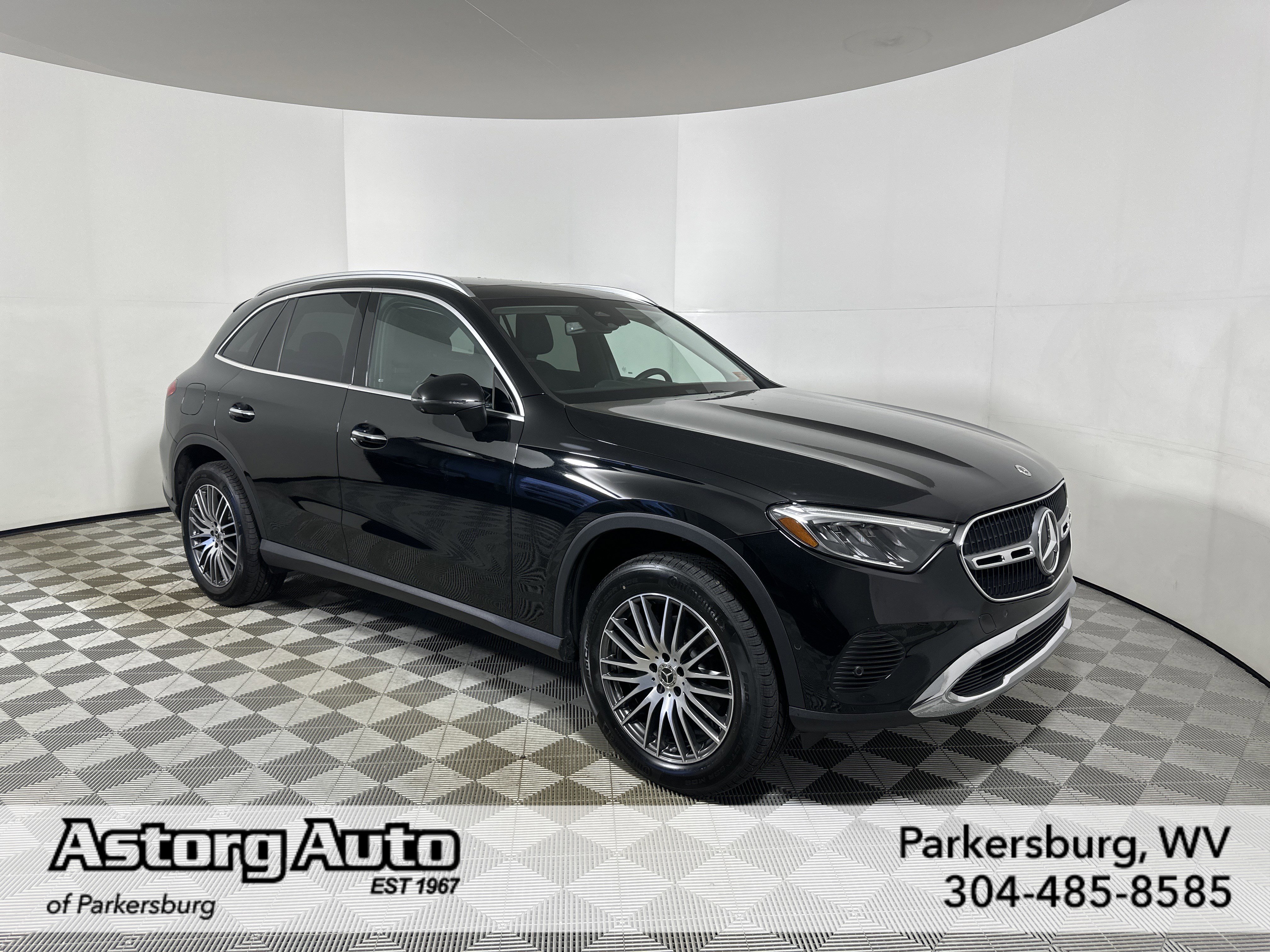 2023 Mercedes-Benz GLC GLC 300's photo