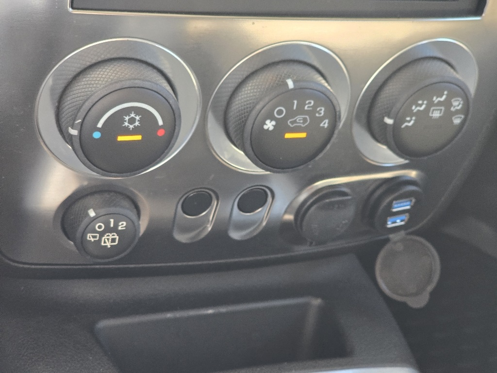 2009 Hummer H3 Base photo 16