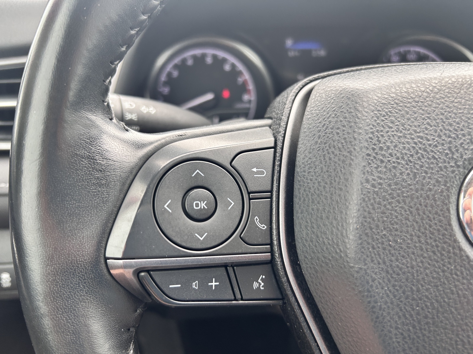 2022 Toyota Camry SE photo 21