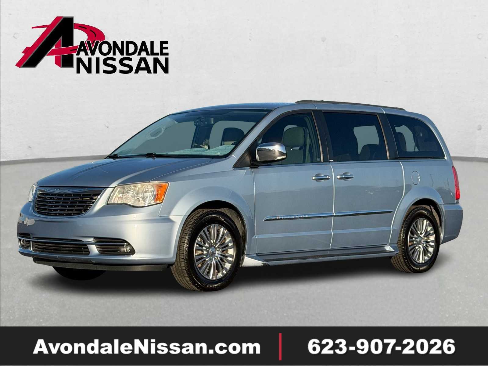 2013 Chrysler Town & Country Touring-L's photo