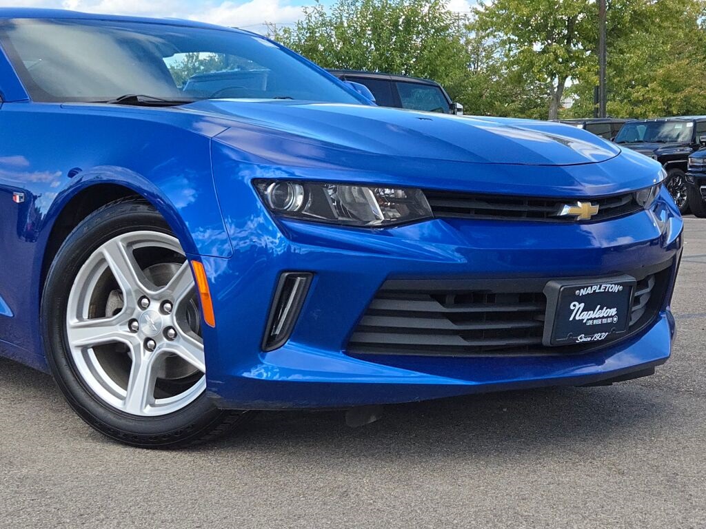 2017 Chevrolet Camaro 1LT photo 2