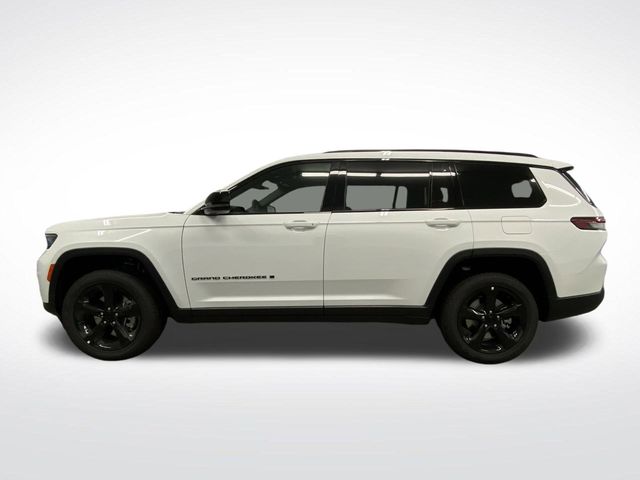 2025 Jeep Grand Cherokee Altitude photo 11