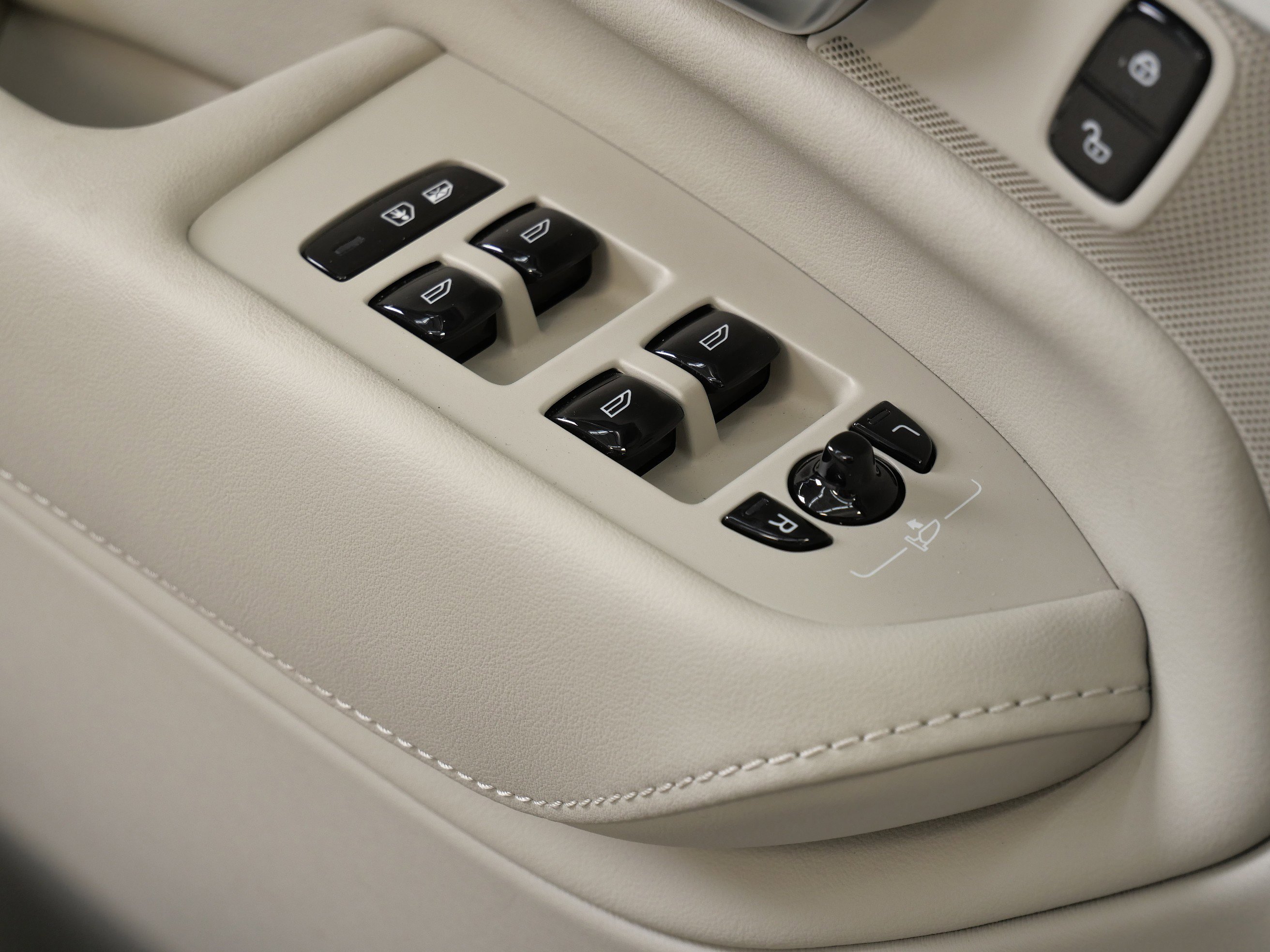 2024 Volvo XC90 Recharge Plus photo 30