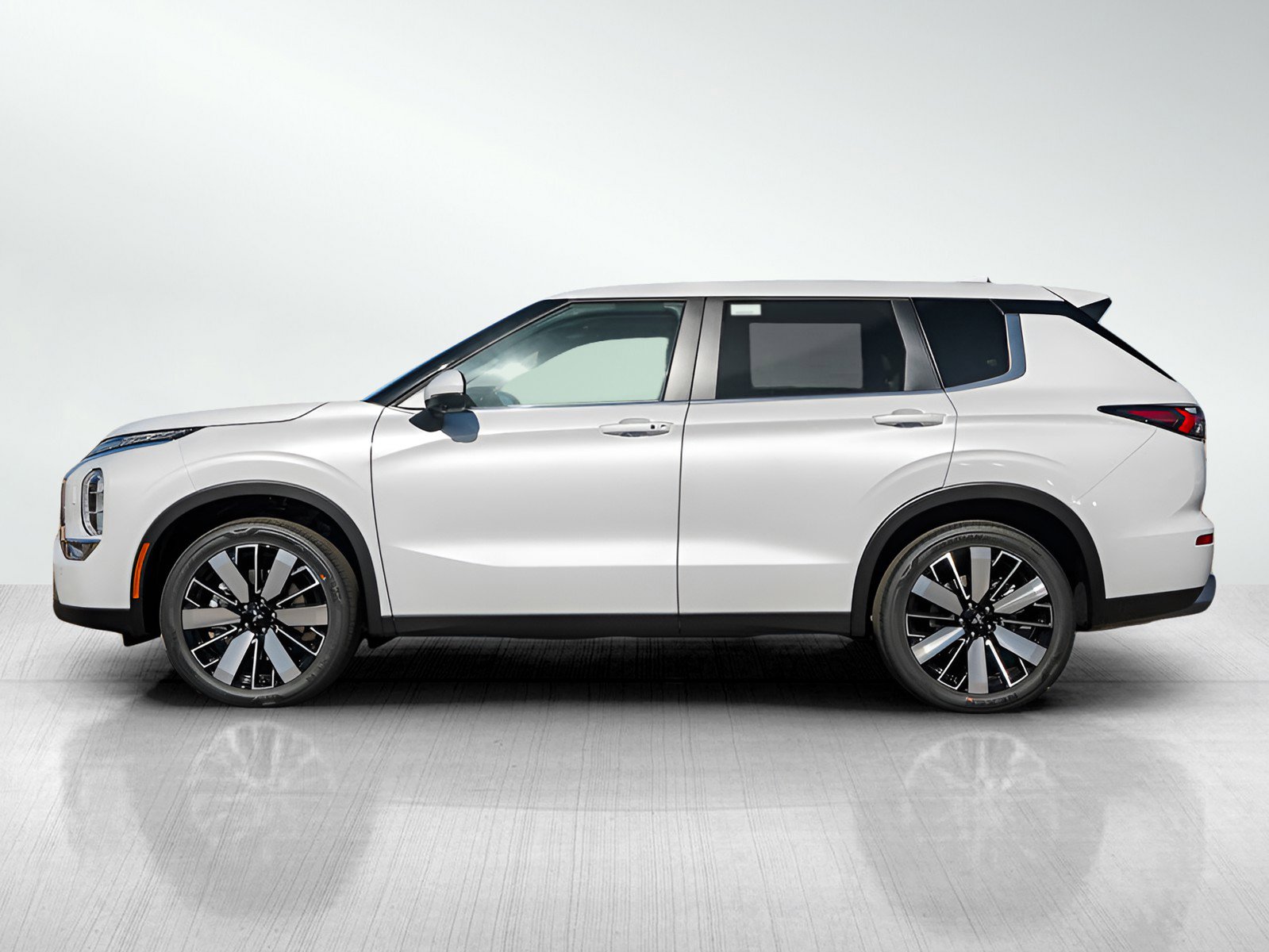 2025 Mitsubishi Outlander SE photo 3