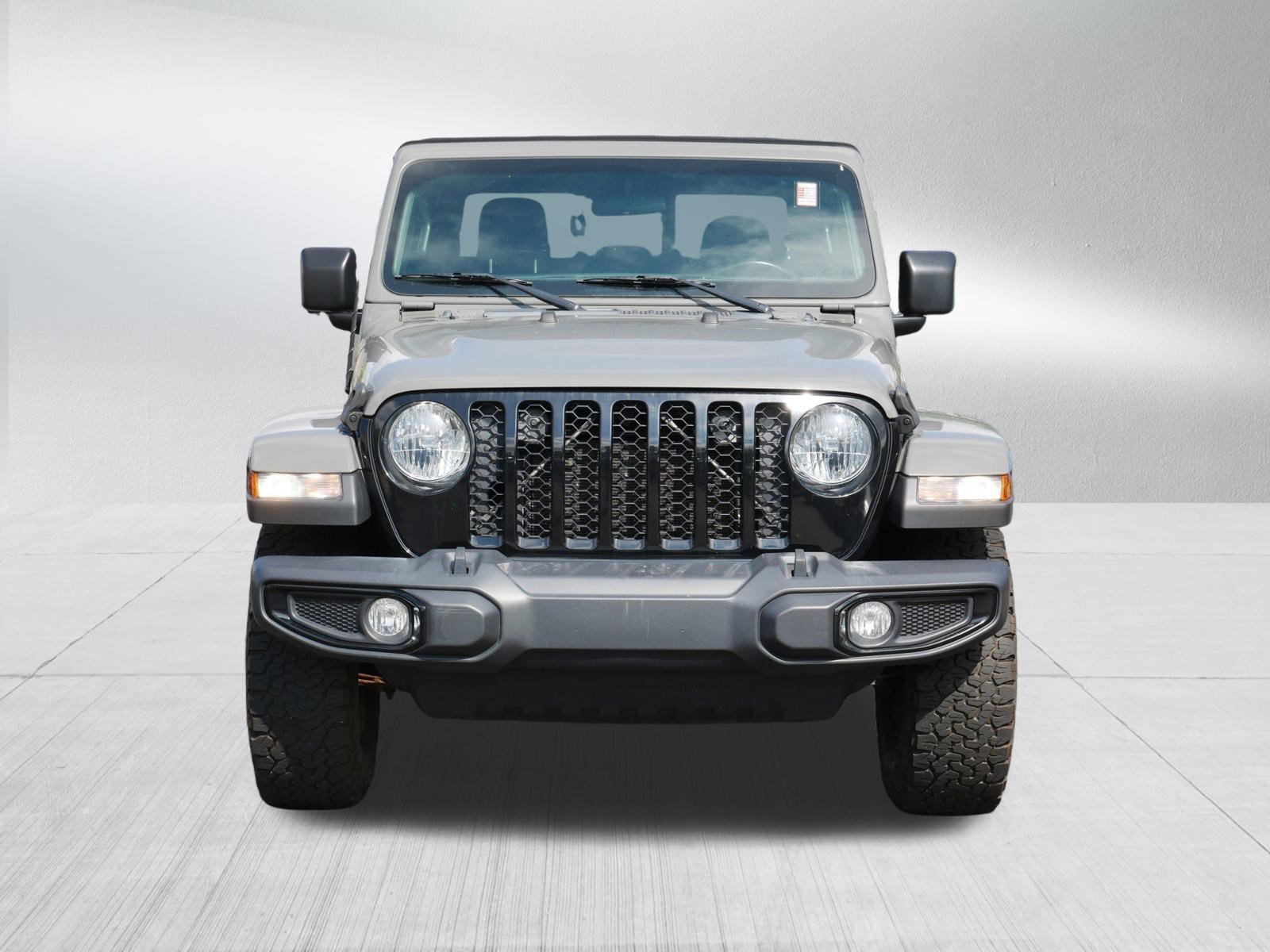 2021 Jeep Gladiator Willys photo 2