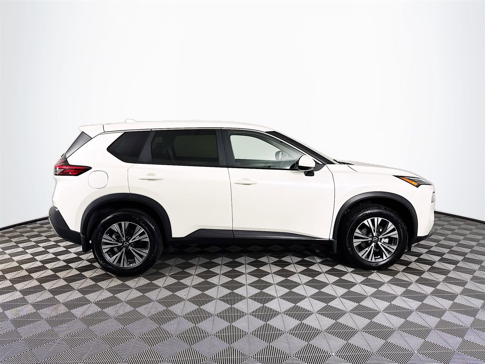 2023 Nissan Rogue SV photo 7