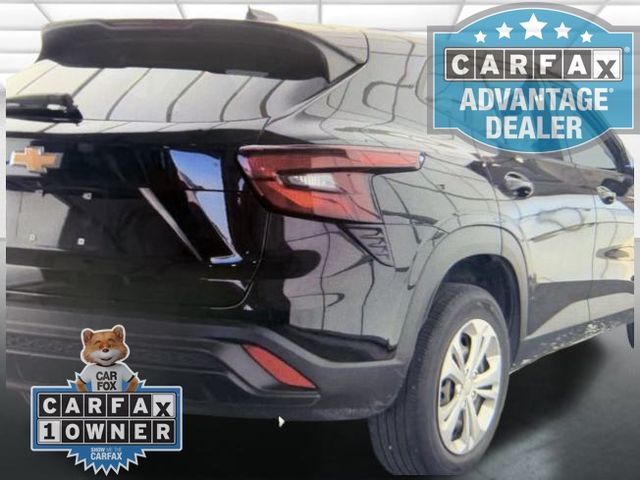 2024 Chevrolet Trax LS photo 2