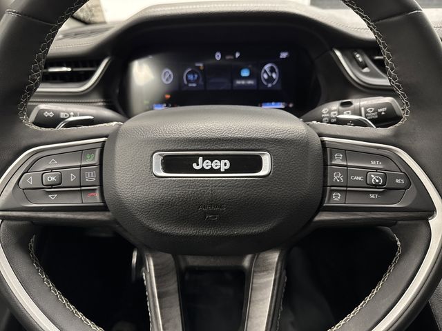 2023 Jeep Grand Cherokee Limited photo 2