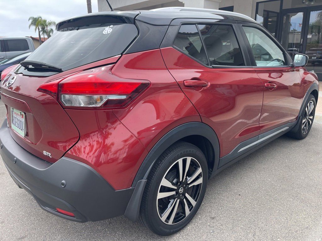 2020 Nissan Kicks SR photo 2